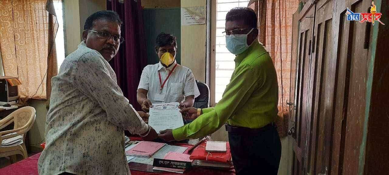 अन्नधान्याचे तातडीने मदत वाटप करावे