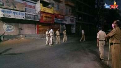 लोणंद शहरातून पोलिस संचलन मोकाट फिरणारे , अनावश्यक गर्दी करणारांवर होणार कारवाई.