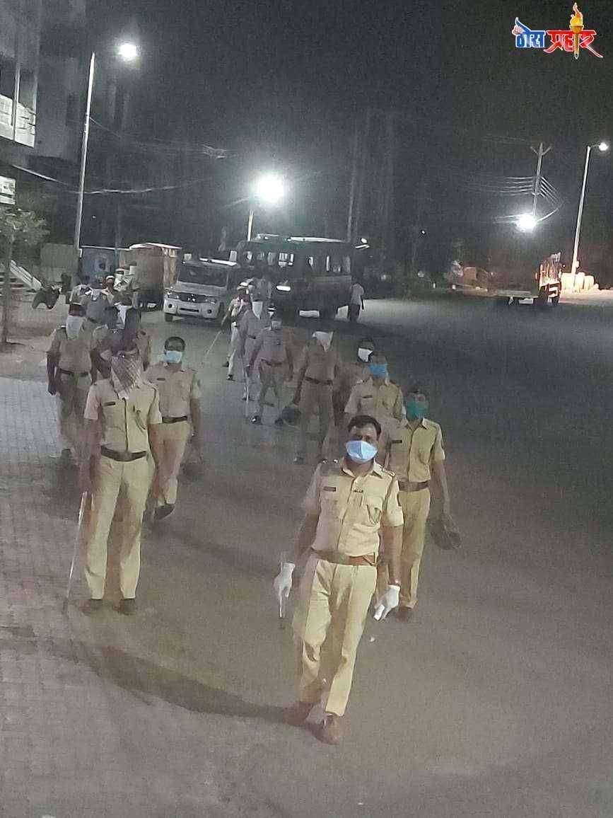 फैजपुरात  पोलीस स्टेशन तर्फे रूट मार्च काढण्यात आला