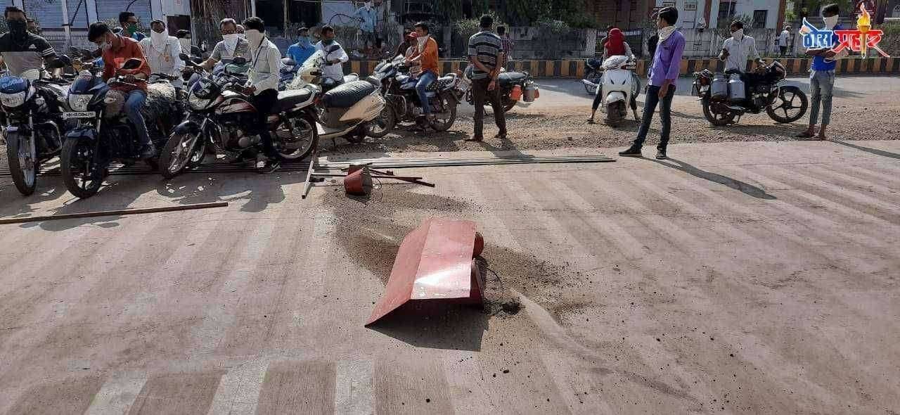 पेट्रोल भरून घेण्यासाठी दमदाटी शिव पेट्रोल पंप वरील घटना