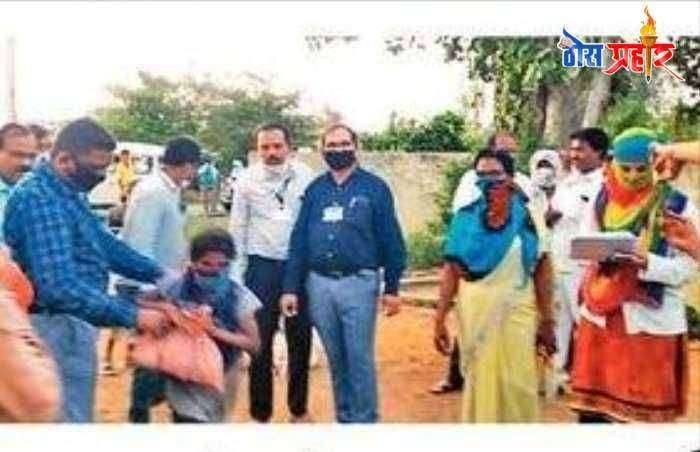 खेतापुर, ससेगाव येथे भटक्या गोपाळ समाजातील नागरिकांना अन्नधान्याचे वितरण १९९कुटुंबांना उपविभागीय अधिकारी हिरामन झीरवाळ यांची मदत