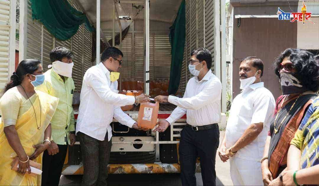 आमदार रोहित पवार यांचेकडून चंद्रपूर जिल्ह्यासाठी 500 लिटर सॅनिटायझर.