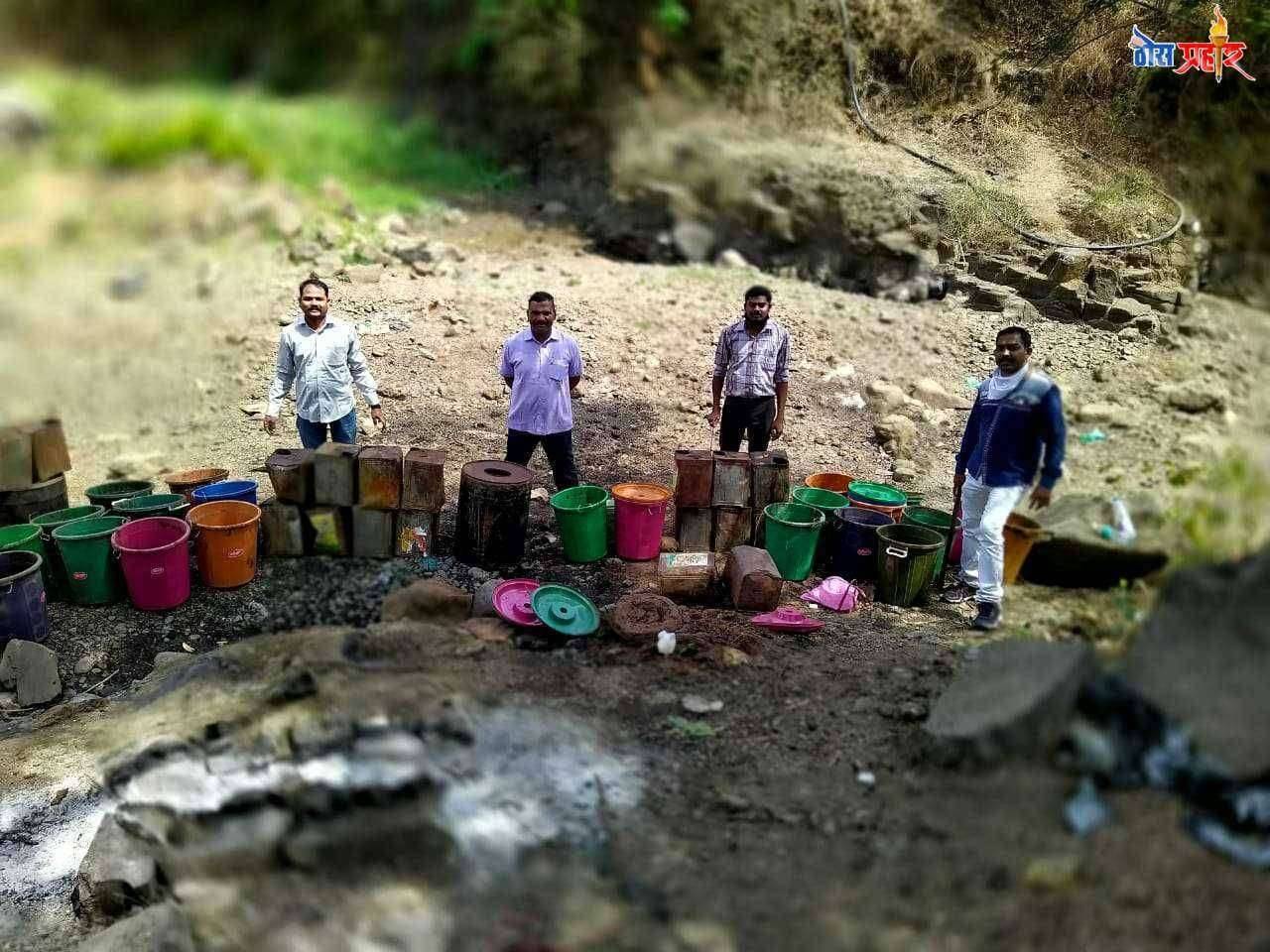 राज्य उत्पादन शुल्क विभाग यांनी सुरगाणा तालुक्यातील बोरगाव येथे गावठी दारू अड्डे उध्वस्त केले