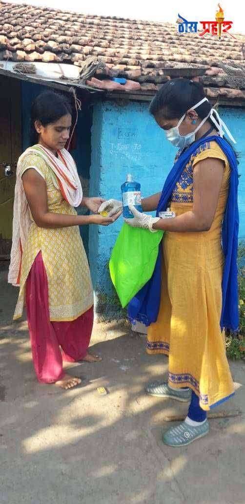 उमरेडच्या तरुणीने स्वनिर्मित 100 मास्कचे झोपडपट्टीत घरोघरी जाऊन