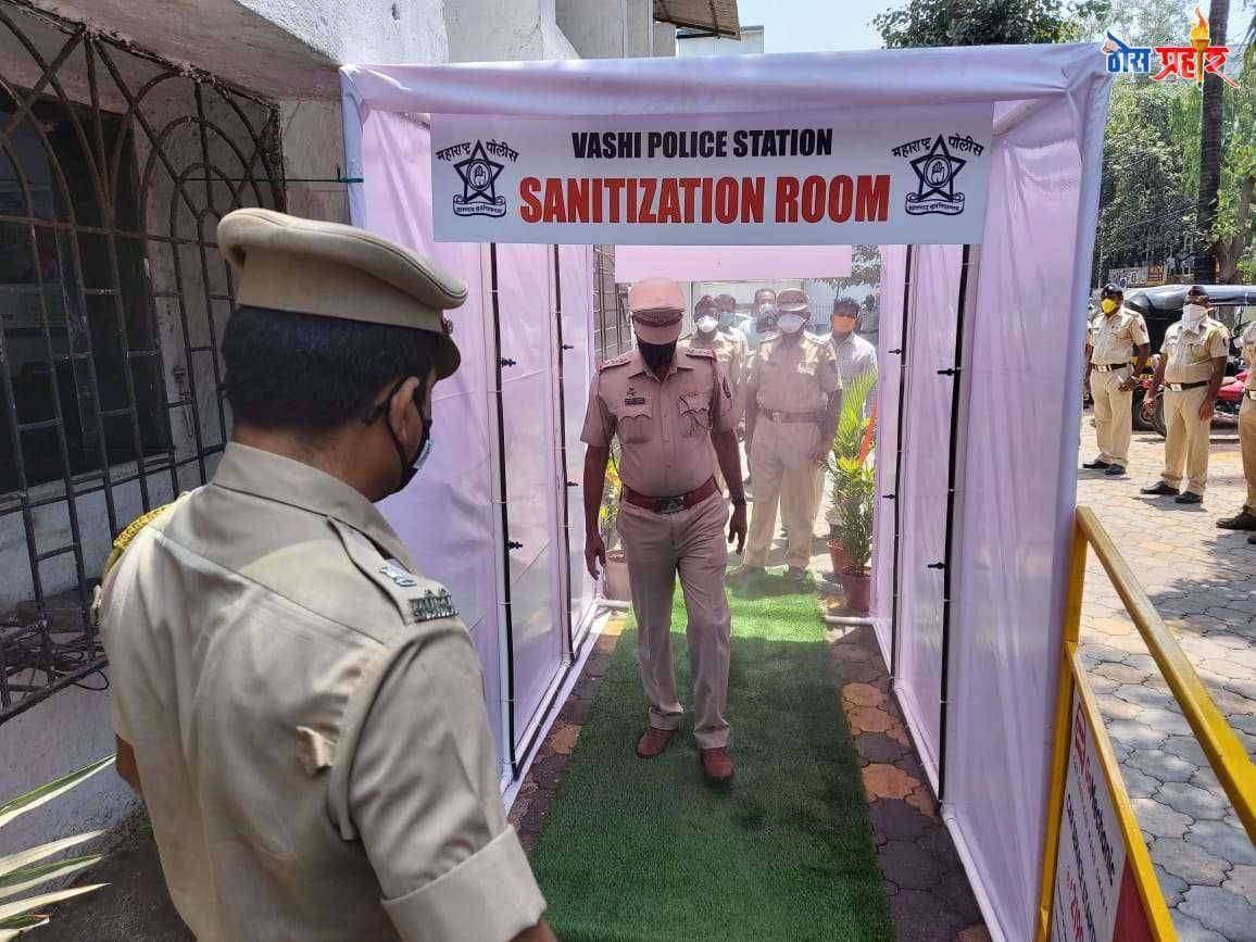 वाशी पोलीस ठाणे येथे मा.पोलिस आयुक्त, नवी मुंबई यांच्या संकल्पनेतुन एक सॅनीटायझेशन कक्ष