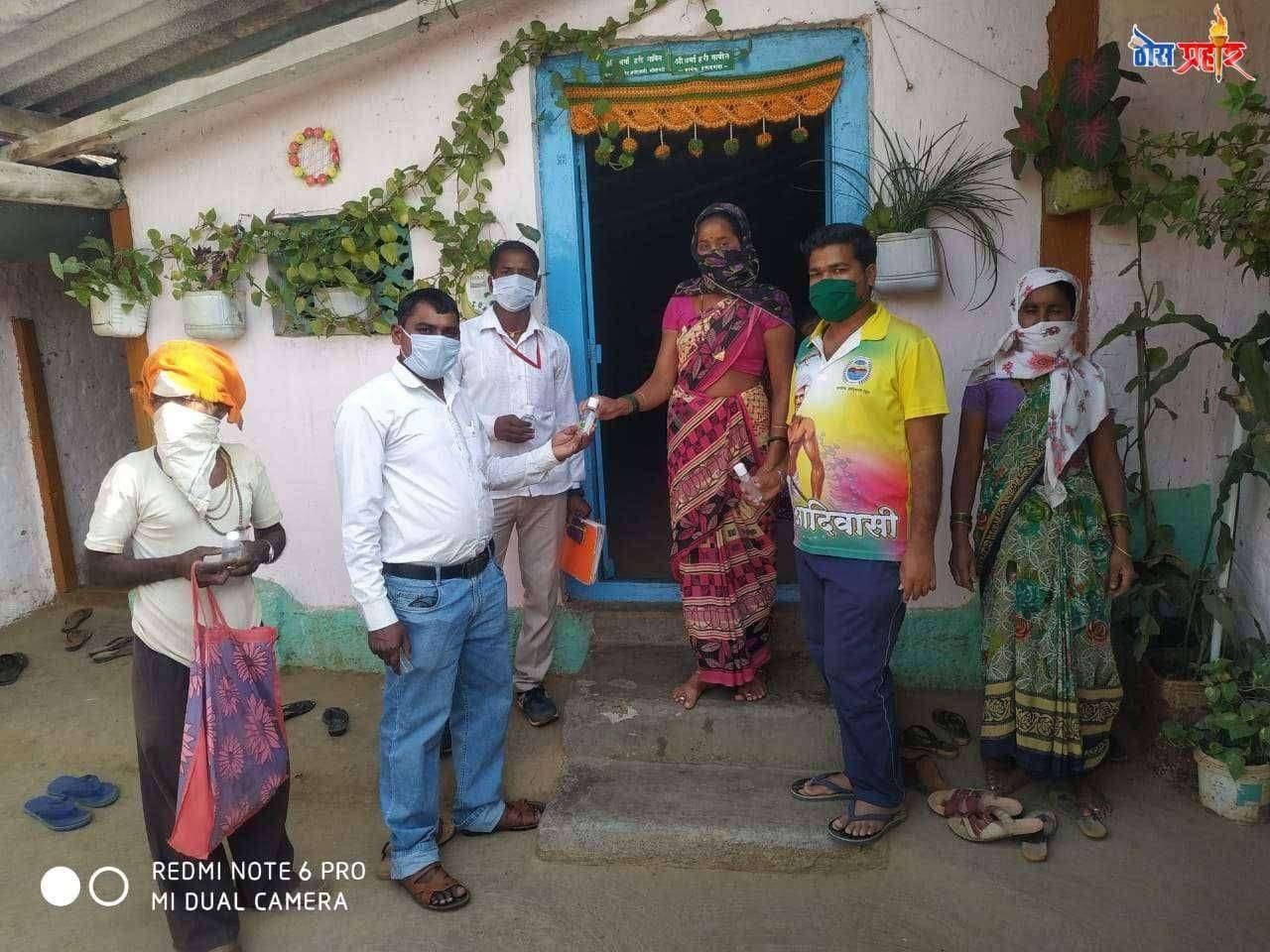 हेमाडपाडा येथे सॅनिटायझरचे वाटप