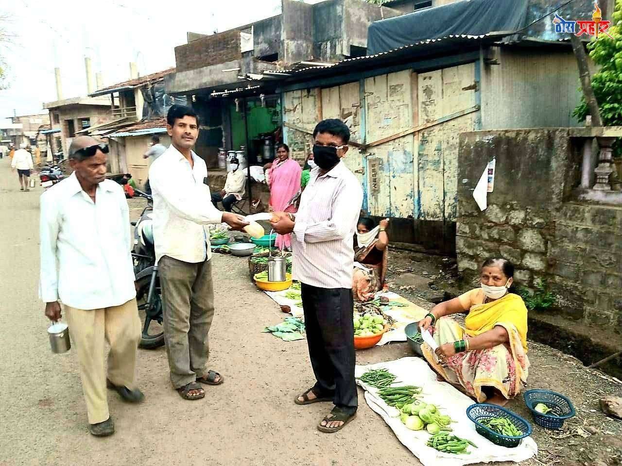 चंद्रे येथे अनंतशांती संस्थेमार्फत मोफत मास्कचे वाटप