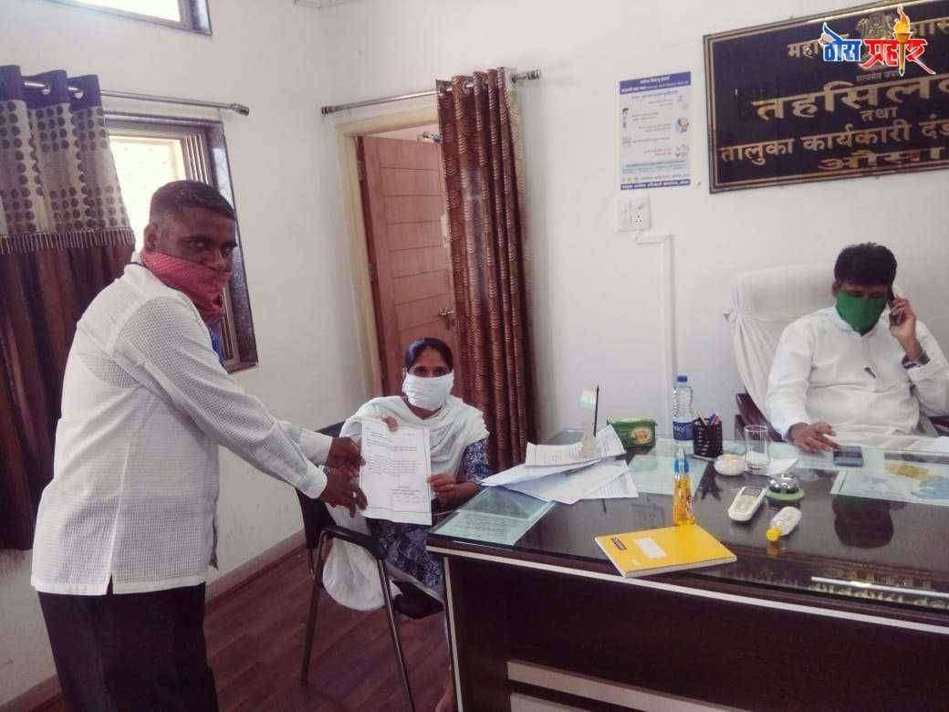 औसा पोलिस निरीक्षकांवर कार्यवाही करावी प्रेस संपादक व पत्रकार सेवा संघ,औसा ची मागणी