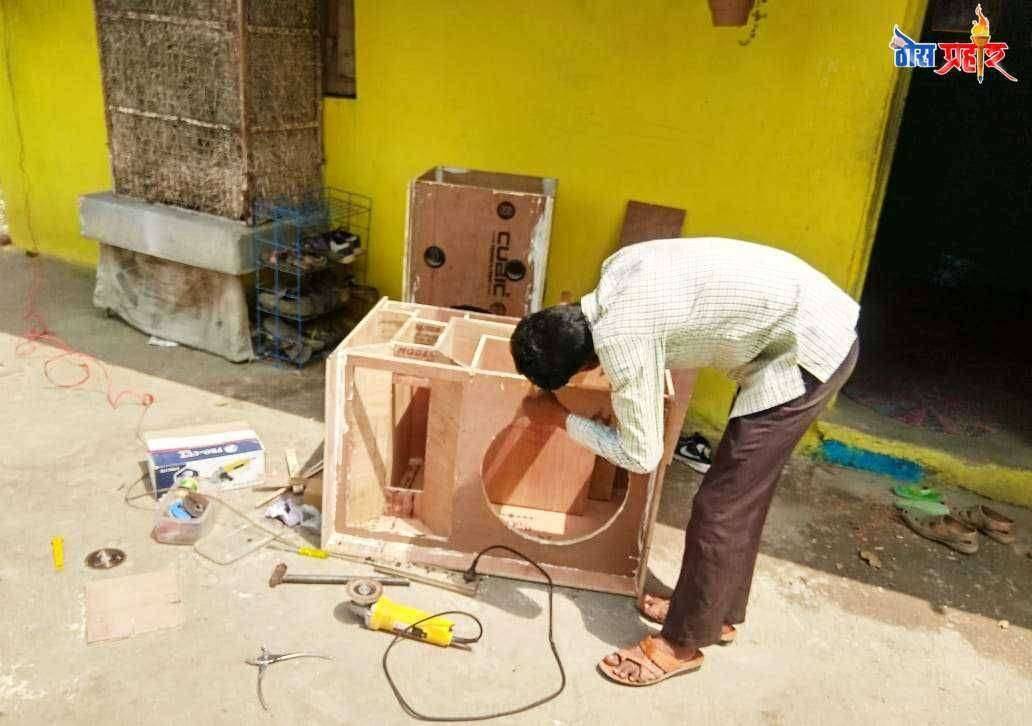 अहो आश्चर्यच चांप्यात कोणतेही प्रशिक्षण न घेता आदिवासी युवकांनी बनविला