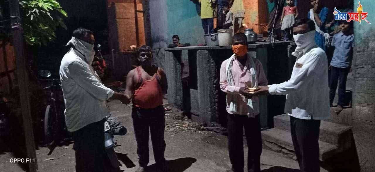 शिरूड परिसरात मोफत संतूर साबण वाटप गावकऱ्यांनी विप्रो कंपनी चे मानले आभार