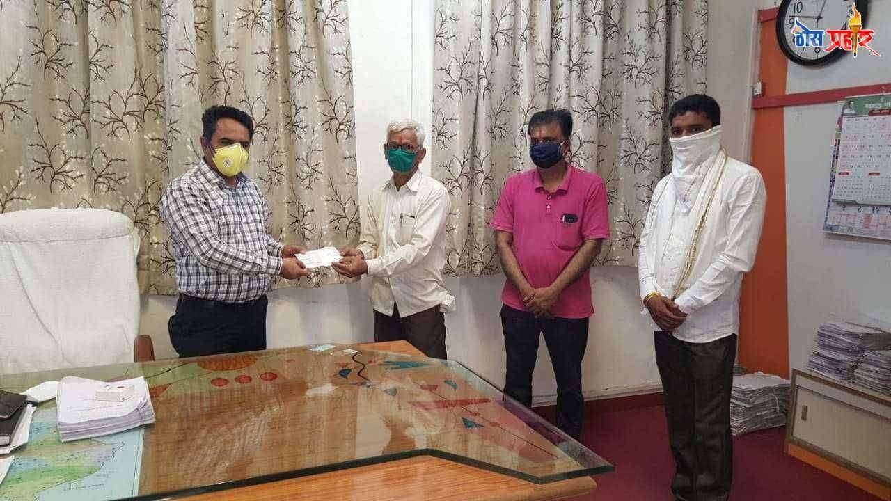 वसई देवी संस्थान च्या वतीने पंतप्रधान सह्ययत निधी साठी 11000/-रुपया चा धनादेश