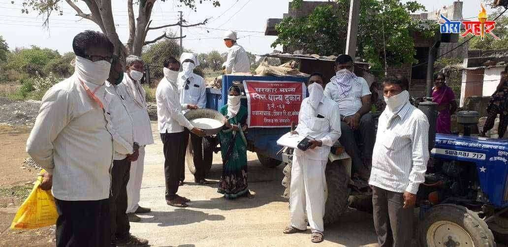 शिरूड येथे पंतप्रधान कल्याण योजने अंतर्गत लाभार्थींना मोफत धान्य वाटप लाभार्थींना मिळाला लाभ