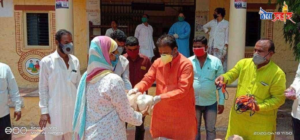 गादेगाव येथील आशा सेविकां व गरजू शेतमजुरांना मनसेची मदत