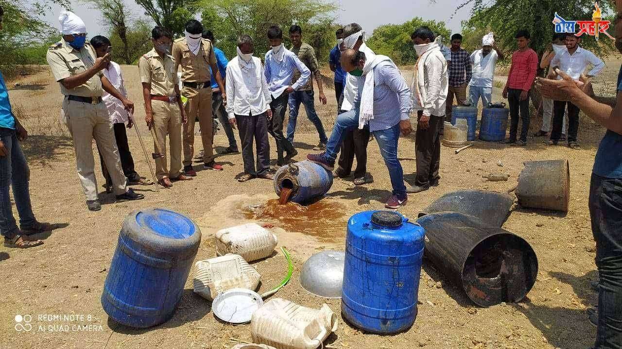 दबापिंप्रीत गावठी दारू अड्यांवर धाड