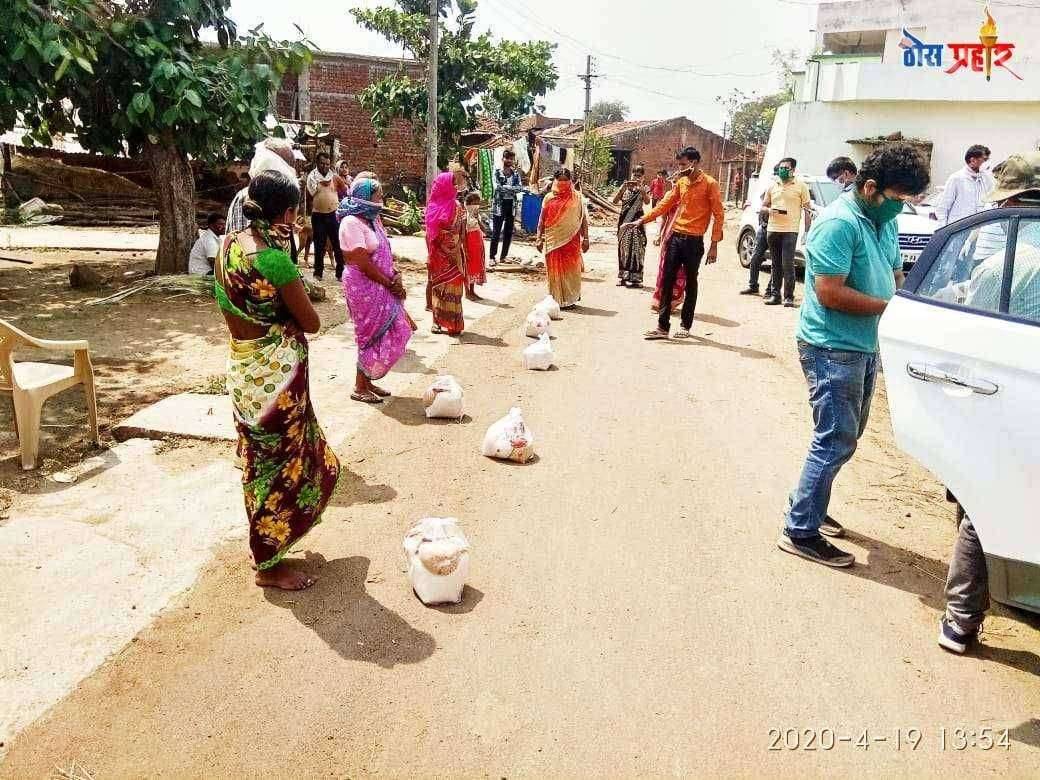अभी नही तो फिर कब सोशल ग्रुप नागपूरतर्फे गावागावात जाऊन जीवनावश्यक अन्नधान्य किटचे वाटप;
