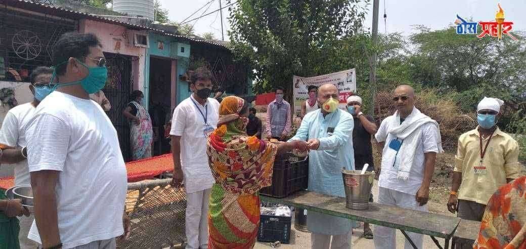 नर्मदा मेडिकल फाउंडेशन तर्फे एक दिवसाचे अन्न वाटप