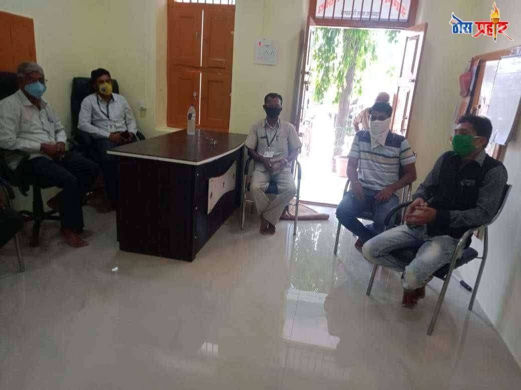फैजपूर विभागाचे प्रांत अधिकारी डॉक्टर अजित थोरबोले यांची पाडळसे तालुका यावल येथे कोरोना संदर्भात भेट