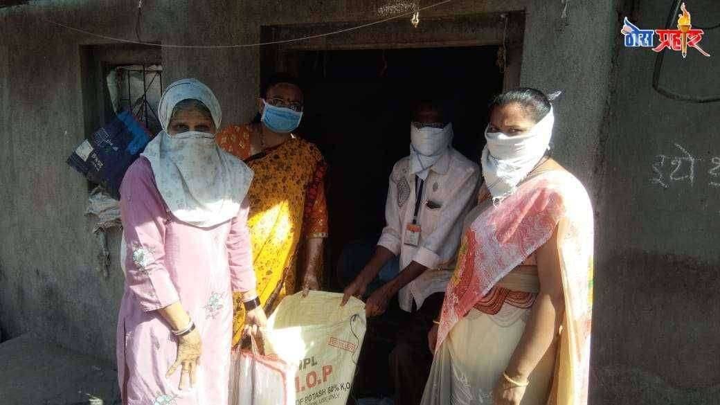 सावदा येथे धान्य वाटप