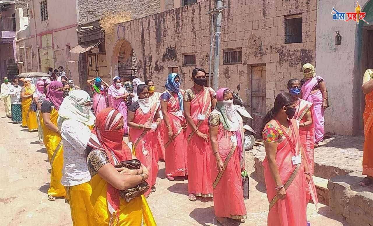 अंगणवाडी सेविकाना मनसेची मदत