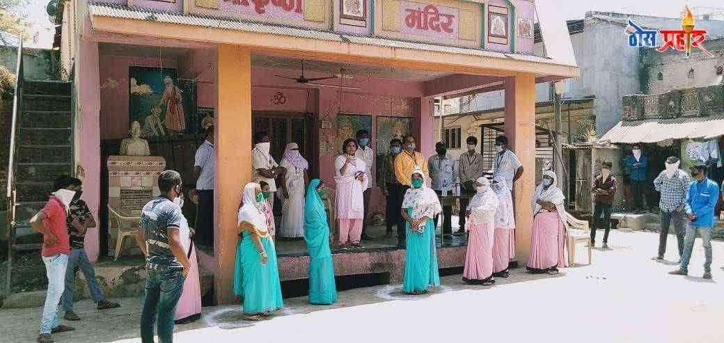 श्री दत्त छाया प्रतिष्ठान व राज कंस्ट्रक्शन तर्फे गरजूंना किराणा साहित्य वाटप