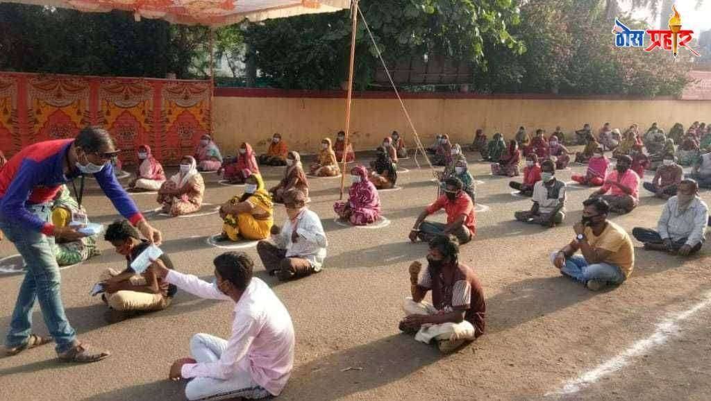 नंदुरबार येथे जीवनावश्यक कीटचे वाटप