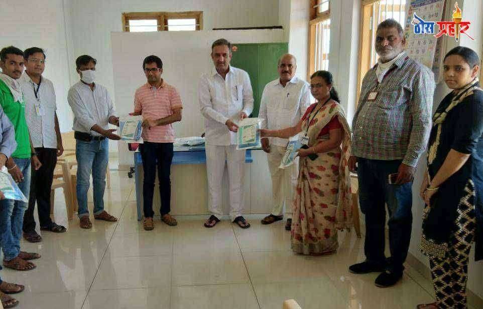 प्रशांतराव परिचारक यांच्या शुभहस्ते रॉबीन हुड आर्मी ला प्रतिकारशक्ती वाढवणारे होमिओपॅथिक औषधे देऊन उपक्रमास सुरवात