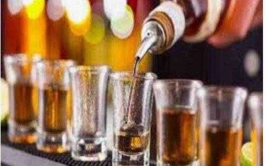 चिमूर पोलीसानी पकडली688000हजाराची विदेशी दारू