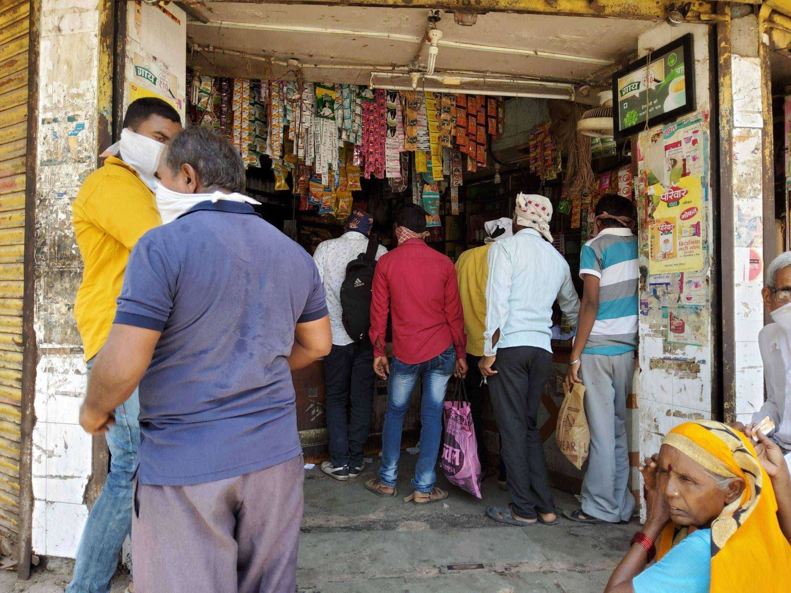 ?️ संभाव्य धोका लक्षात घेऊन शासनाने दिलेल्या सुचनांचे पालन करा व प्रशासनास सहकार्य करा अन्यथा कारवाई करणार - तहसिलदार मिलिंद वाघ