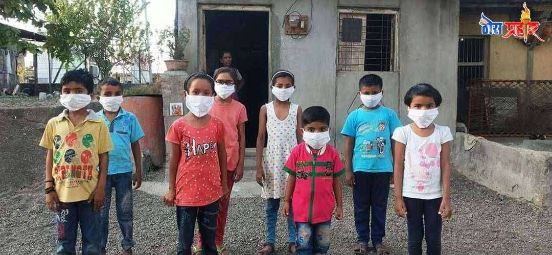 कोरोना या विषाणूजन्य आजारापासून बचाव करण्या साठी सरकारच्या वतीने आपल्या चेहऱ्यावर मास्क किंवा रुमाल लावण्याचे आवाहन करणयात येत आहे