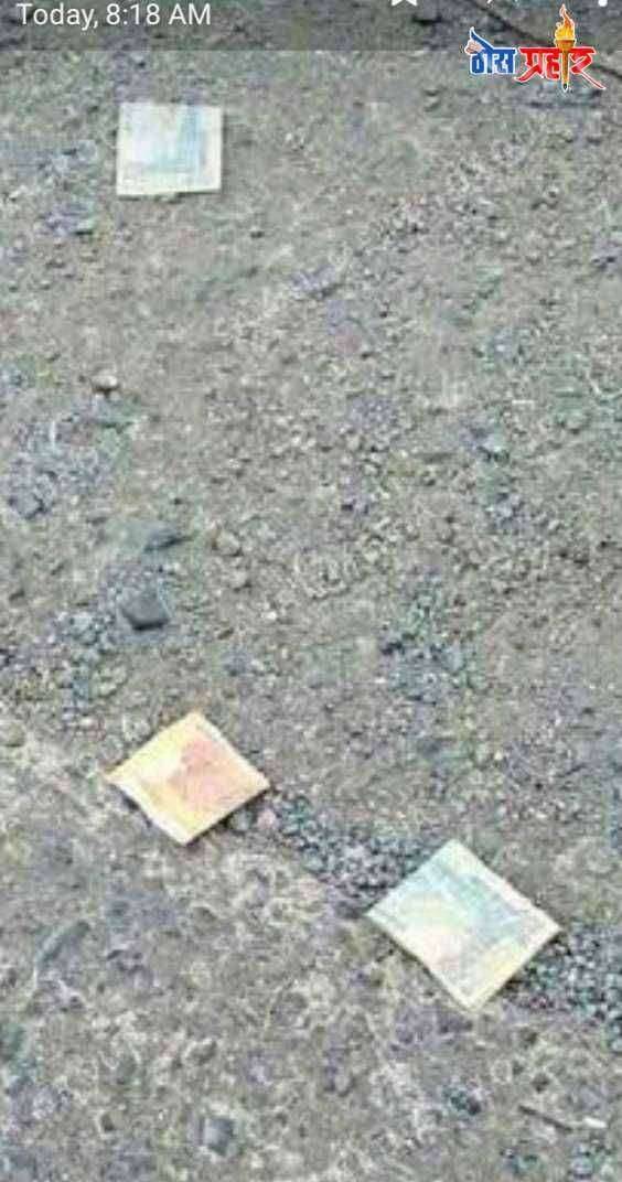 देवळा तालुक्यातील माळवाडी येथील धवळवाडी वस्ती जवळील रस्त्यावर सापडल्या नोटा