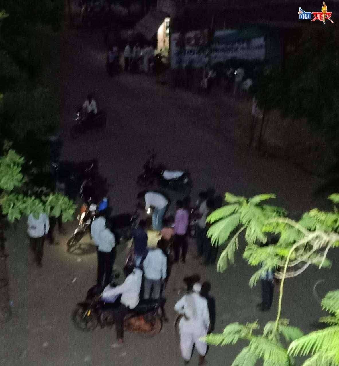 ग्रामीण भागात लॉकडाउन चा पडला विसर पोलिसांचा धाक गेला मोकाट फिरणाऱ्यांना कोनाचीही भीती नाही