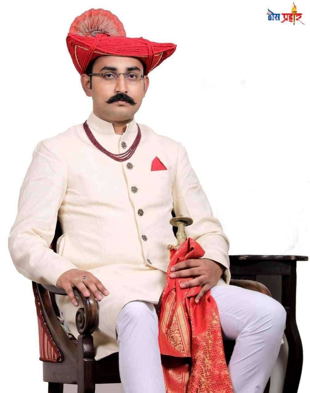 विद्यार्थी व पालकांच्या मदतीला धावले भुषणसिंहराजे होळकर