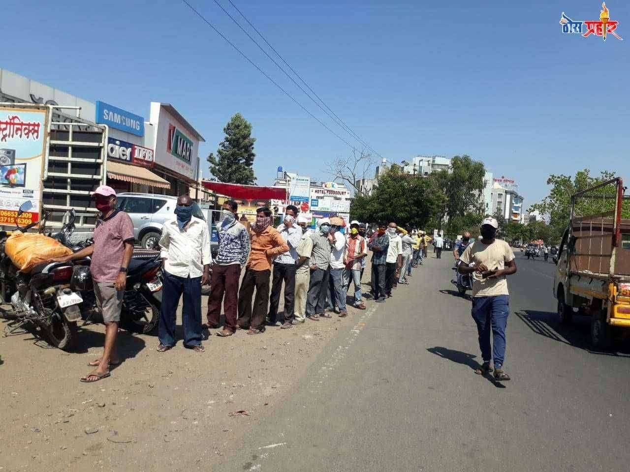 ? ठोस प्रहार ब्रेकिंग मद्यप्रेमीचां बांध फुटला, नाशकात ऊङाला सोशल ङिस्टींग चा फज्जा...तळीरामांचा एकच गोंधळ..