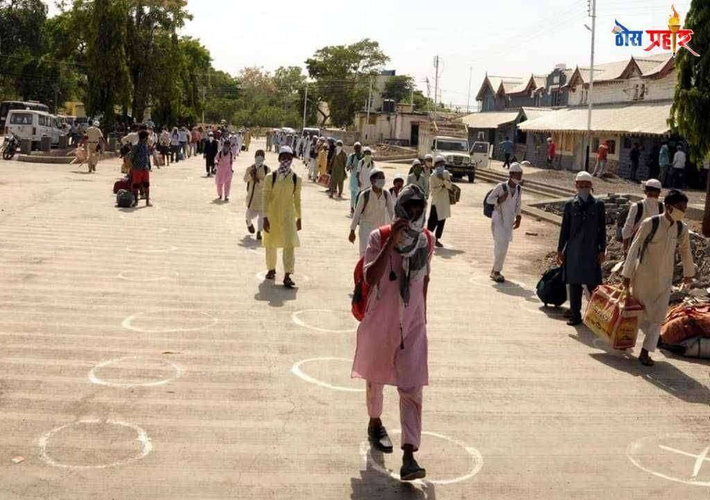 जिल्ह्यात अडकलेले दोन हजार बिहारी नागरीक रेल्वेने गावाकडे रवाना शासन आणि प्रशासनाचे मानले आभार