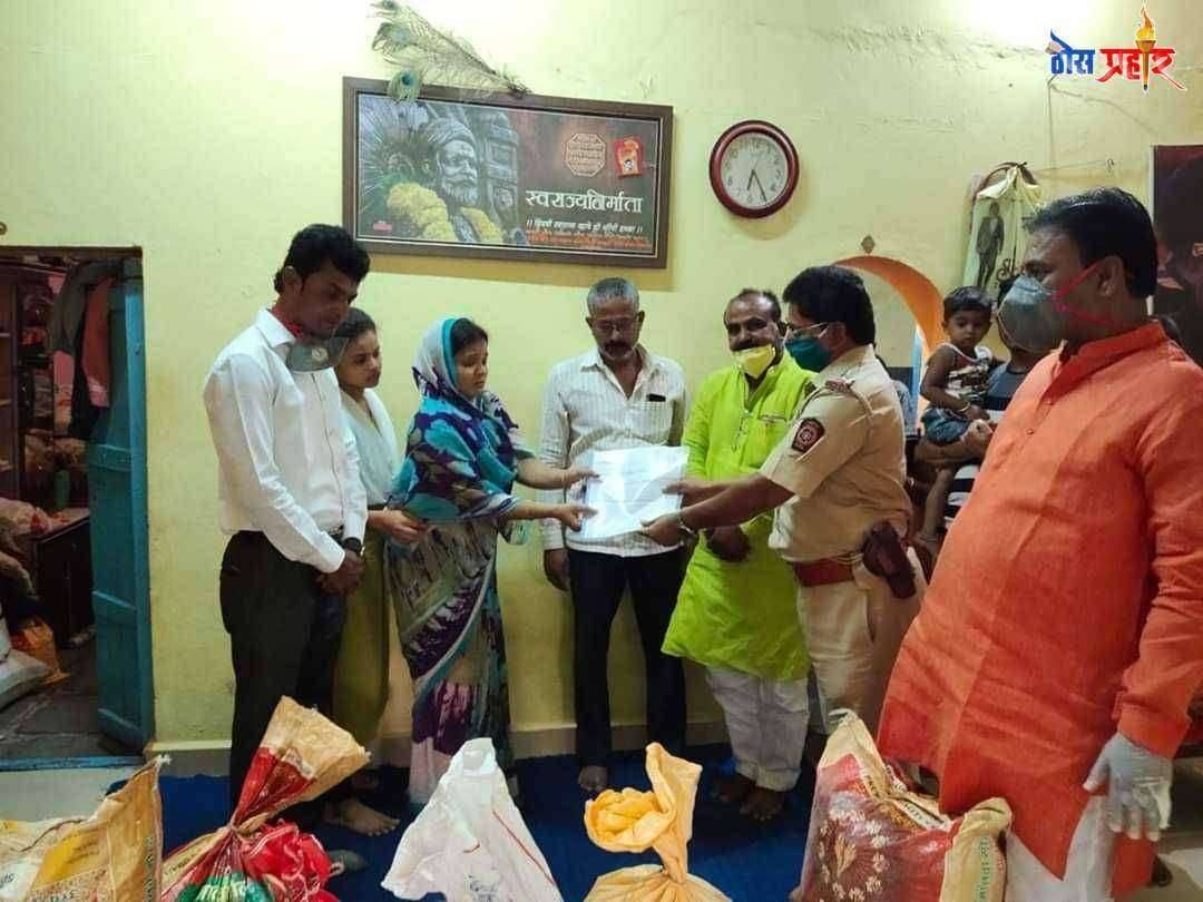 मयत आकाश रोकडेच्या कुटुंबाला मसनेची मदत पत्नी आईच्या नावे काढली विमा पाॅलीसी