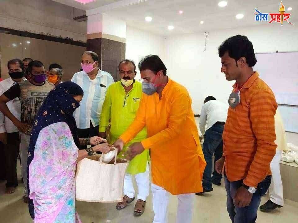 चर्मकार समाज बांधवांना मनसेची मदत