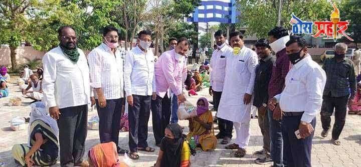 लासूर्णे येथे एक हजार गरजू कुटुंबांना दत्तात्रय भरणे यांच्या हस्ते अन्नधान्याचे वाटप.