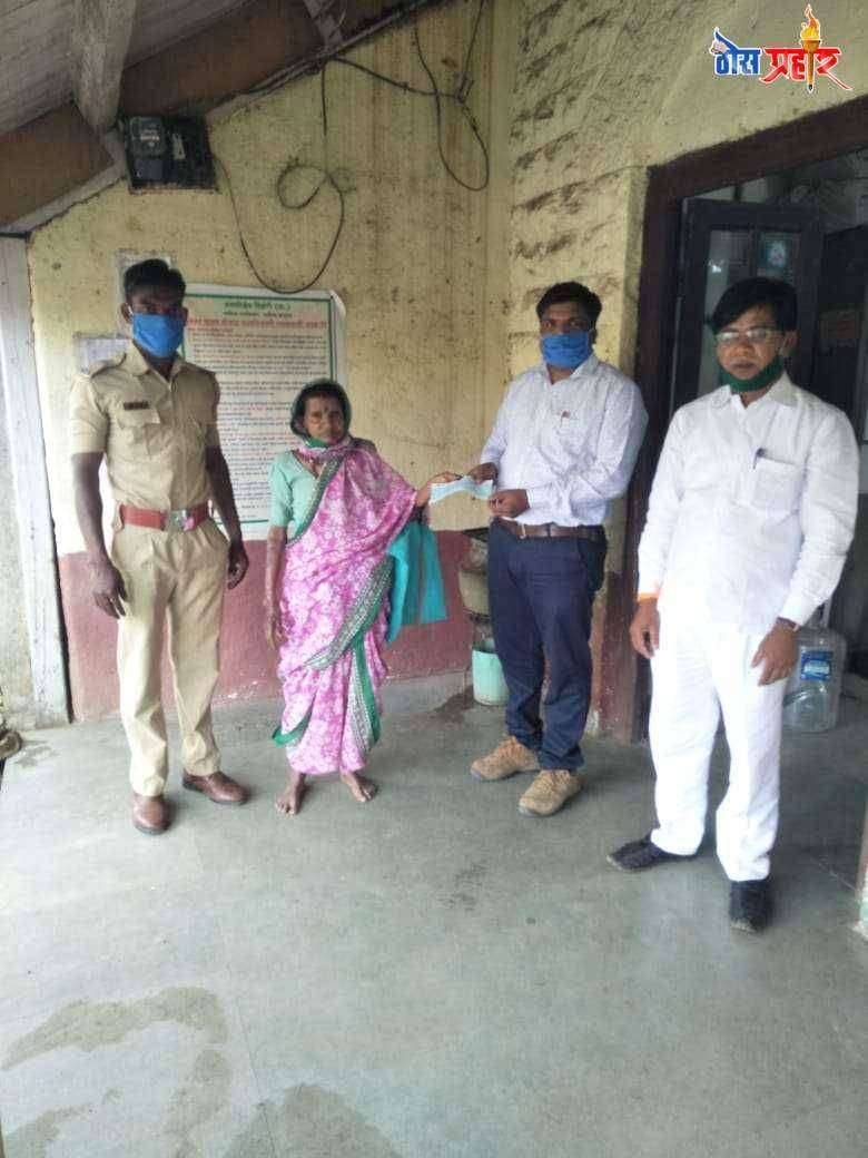 वाघाच्या हल्ल्यात जखमी महिलेला वन विभागाची आर्थिक मदत