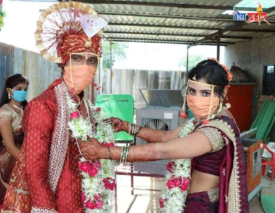 नहावी गावात सोशल डिस्टन्स चे पालन करून आदर्श विवाह संपन्न