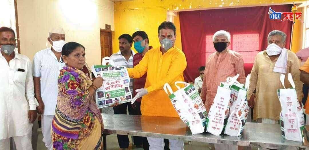 पंढरपुरातील गरीब व गरजू ब्राम्हण समाज बांधवांना मनसेची मदत