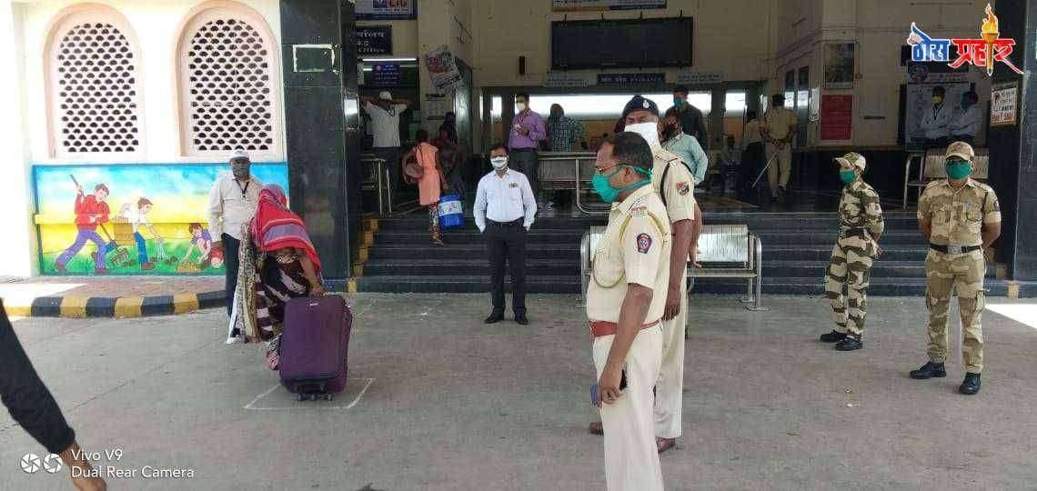 साईनगर शिर्डी येथून रेल्वेने 1519 कामगार व कुटुंबिय उत्तर प्रदेशकडे रवाना