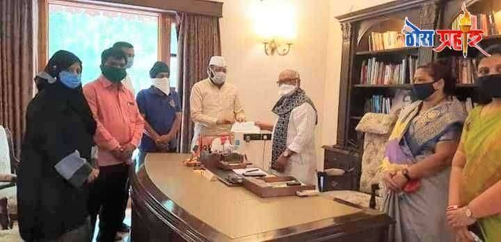 मुख्यमंत्री सहायता निधीसाठी राष्ट्रवादी काँग्रेस पार्टीच्या नगरसेवकांकडून १ लाख २० हजारांचा धनादेश ना.छगन भुजबळ यांच्याकडे सुपूर्त