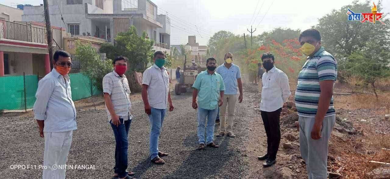 चांदवड वार्ड क्र.5 मध्ये भूषण कासलीवाल प्रथम नगराध्यक्ष यांच्या हस्ते रस्ता डांबरी करणं चे उद्घघाटन