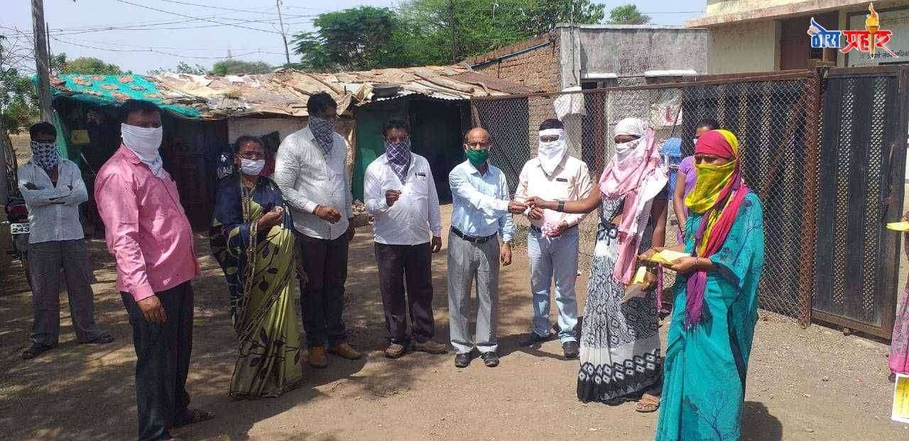 जानोरी मध्ये covid-19 प्रतिबंधक गोळ्यांचे वाटप