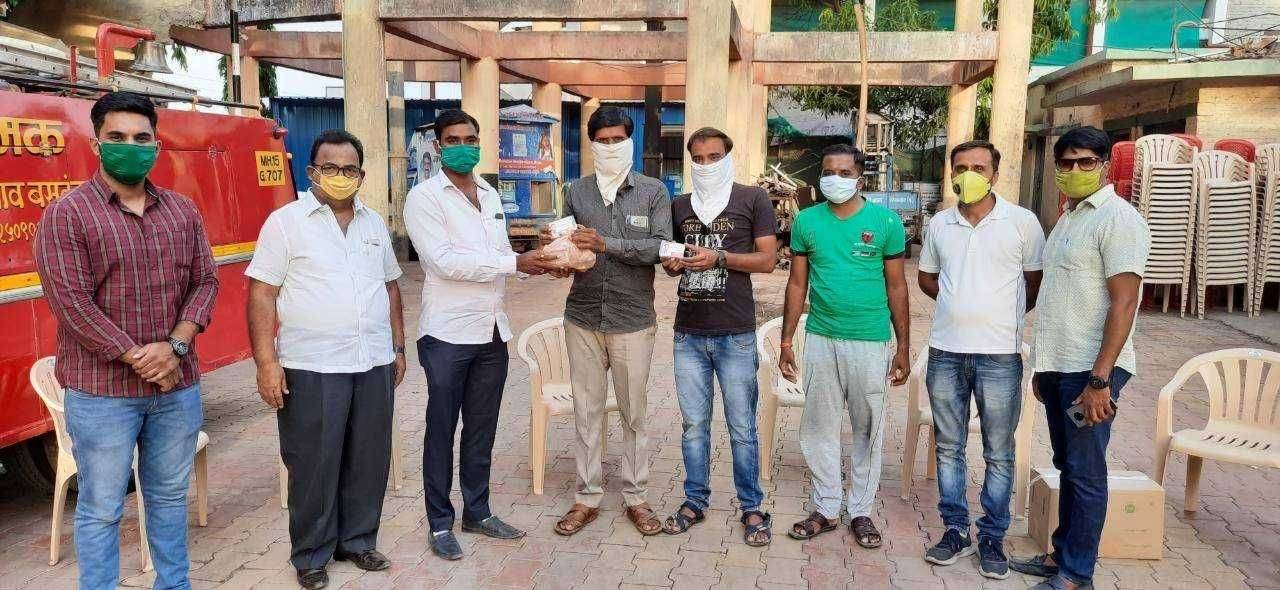 वाढदिवसाचा खर्च टाळून घरोघरी होमिओपॅथी औषधाचे वाटप ,