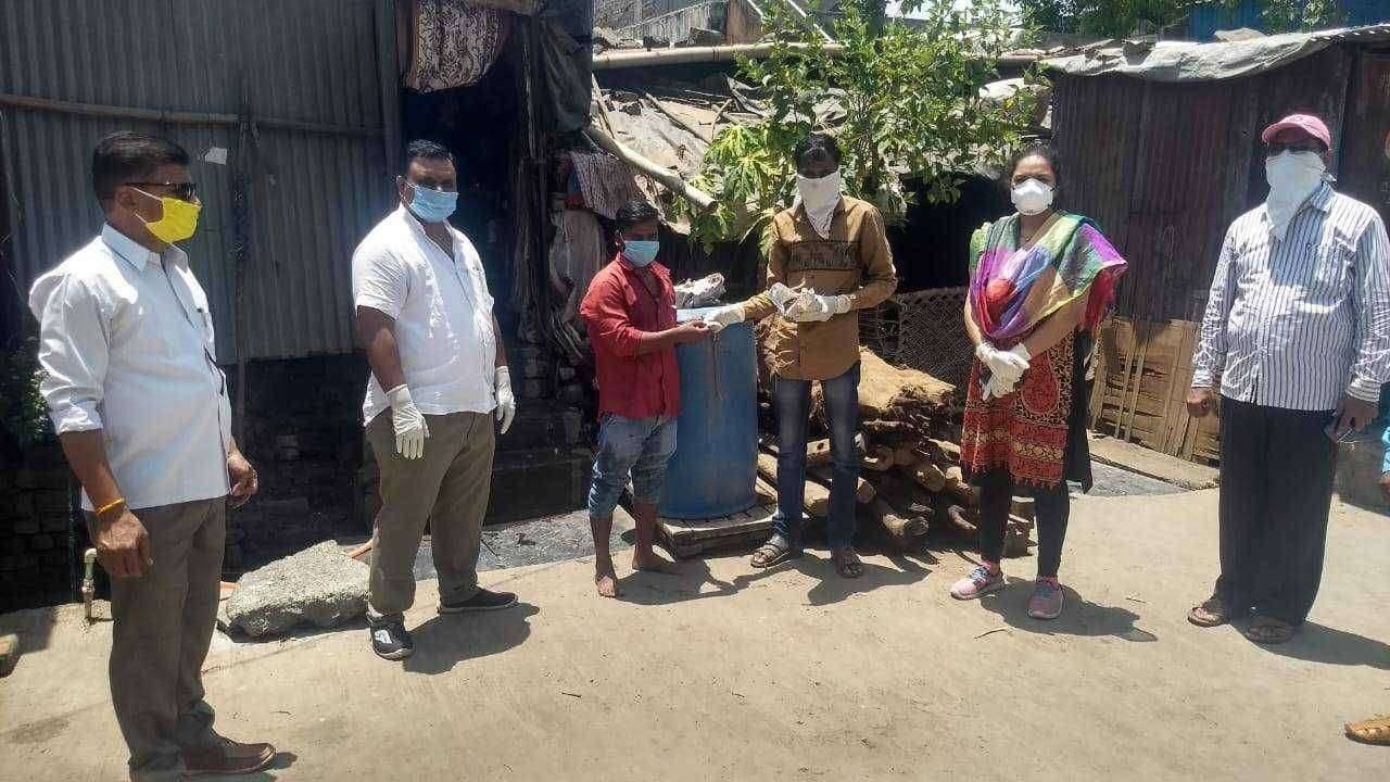 एरंडोल कंटेन्मेट झोन मध्ये आर्सेनिक अल्बम 30 या होमिओपॅथी गोळ्यांची वाटप