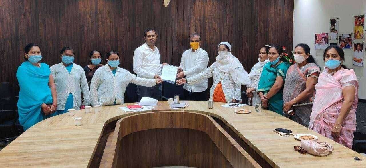 आशा स्वयंसेविका - गट प्रवर्तक व अंगणवाडी कर्मचारी यांच्या विविध प्रश्नांसंदर्भात आमदार मंगेश चव्हाण यांना निवेदन