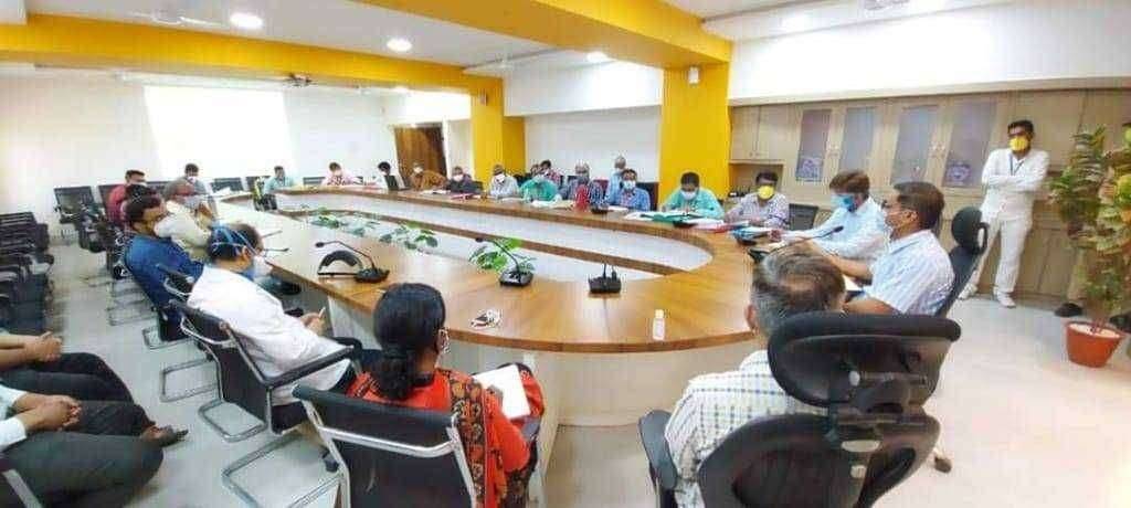 तापाच्या रुग्णांची माहिती शासकीय यंत्रणेला द्यावी-डॉ.राजेंद्र भारुड