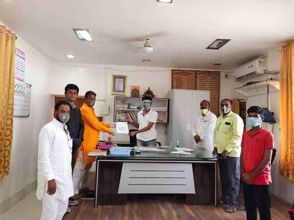 पंढरपुरात तातडीने कोविड ---19 हाॅस्पिटल सुरु करावे अशी मागणी मनसैनिकांनी केली व प्रांताधिकारी निवेदनाद्वारे केले