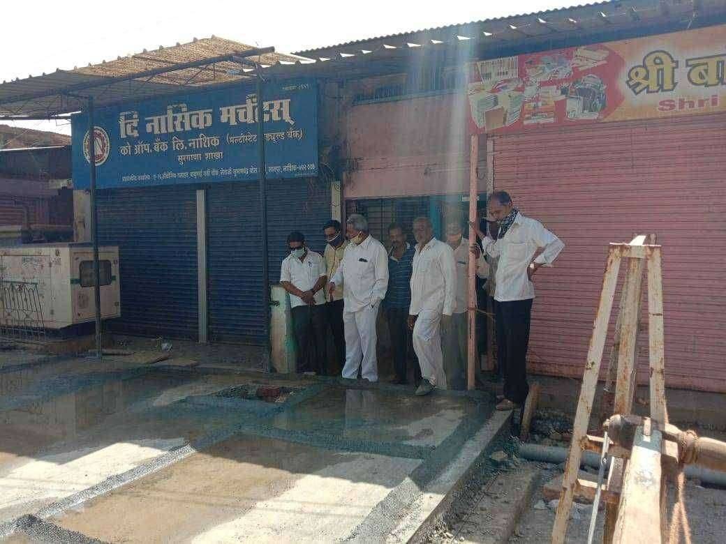 सुरगाणा शहरात सुवर्णमहोत्सवी नगरउत्थान अंतर्गत मेनरोड ते अपना बेकरी रस्त्याची कामाची मा.खा हरीचंद्र चव्हाण यांनी केली पाहणी